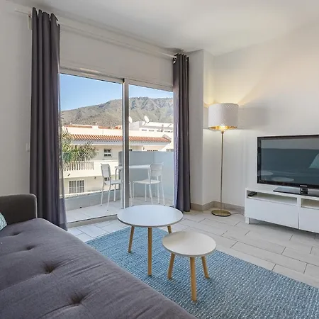 شقة 303. Modern, Sunny Ifonche With Wifi