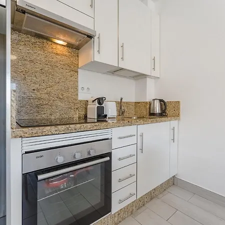 Appartement 303. Modern, Sunny Ifonche With Wifi *