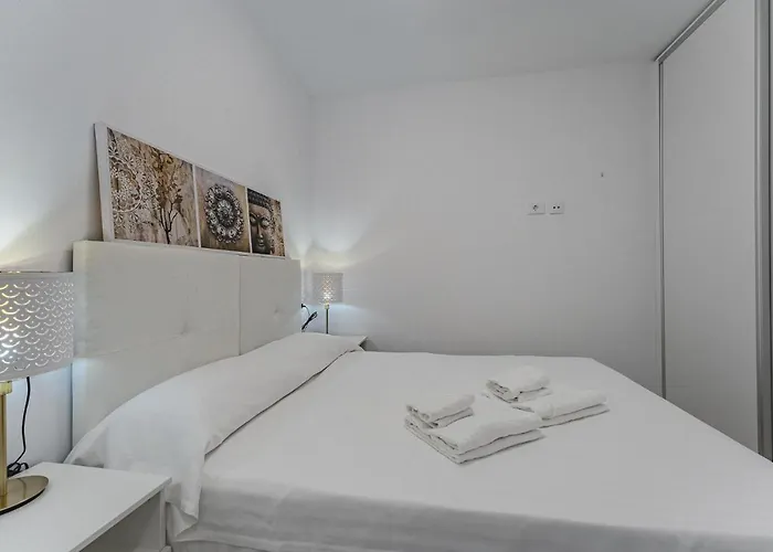303. Modern, Sunny Ifonche With Wifi Apartament